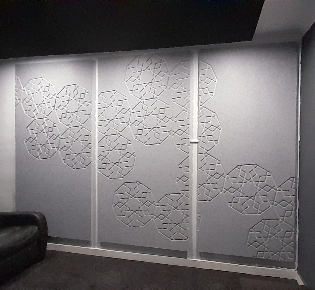 Sound absorbing side wall effect